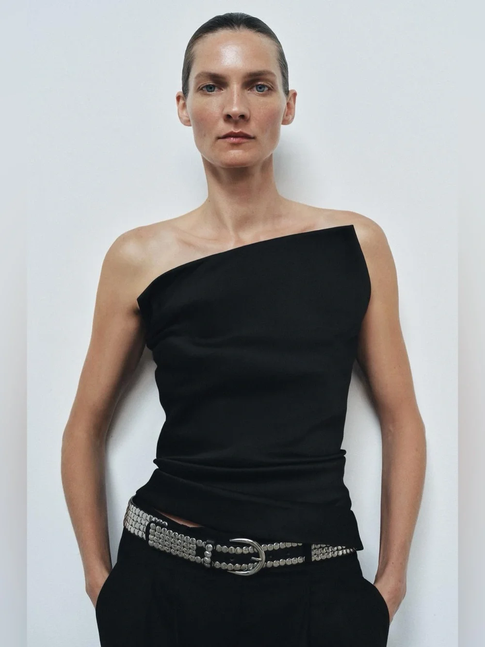 NWT. Zara Black Leather Belt with Numerous Studs. Size 34.